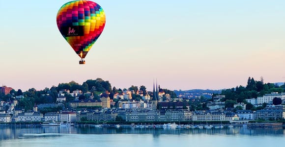 Lucerne: Evening Balloon Flight with Snack and Alpine View