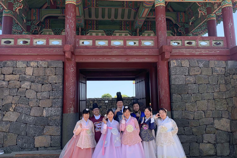 Jeju: Day Tour, Small Volcano & Landmark & UNESCO Heritage Private Day Tour 5hr (Just Car Charter/Not including ticket)