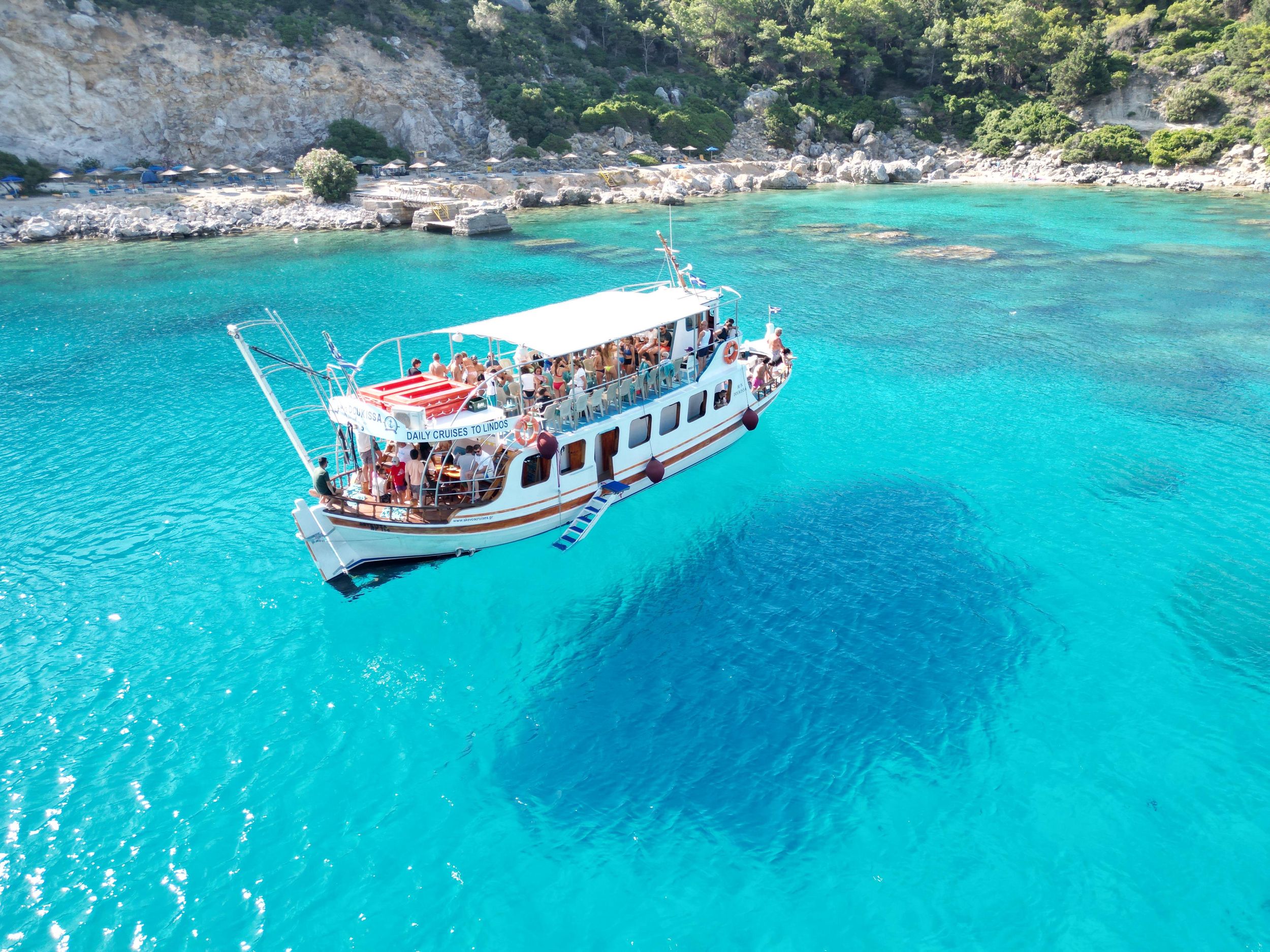 Faliraki: Bootsfahrt nach Lindos mit Schwimmstopps & Freizeit