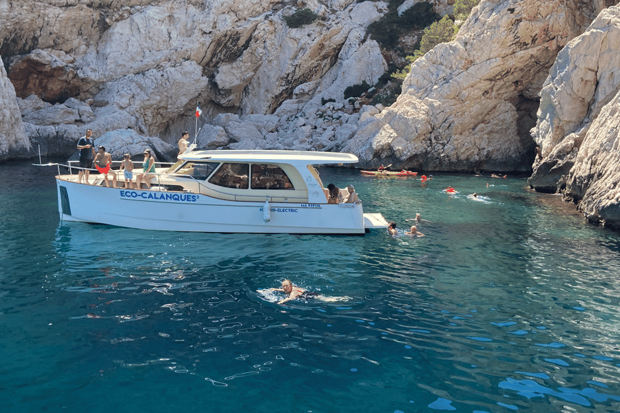 Kreuzfahrt, Kaffee und Schwimmen in den Calanques von Frioul. Foto: GetYourGuide Kreuzfahrt, Kaffee und Schwimmen in den Calanques von Frioul. Foto: GetYourGuide