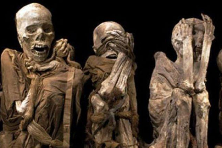 Chachapoyas: Mausoleos de Revash y Museo de Leymebamba