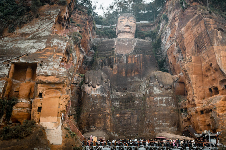 Excursion d&#039;une journée à la base de pandas de Chengdu et au bouddha géant de LeshanVisite privée de la base de pandas de Chengdu et du Bouddha de Leshan