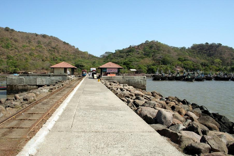 Mumbai: Private Guided Tour with Caves, Markets, and Art