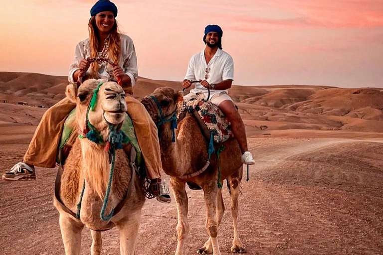 Marrakech: Tour del deserto di Agafay con quad, giro in cammello e cena