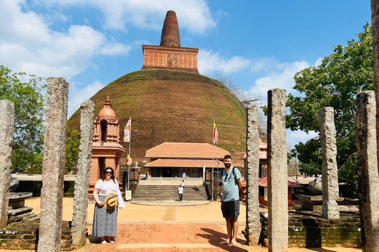 Från Kandy: Dagsutflykt till Sigiriya, Dambulla och Polonnaruwa