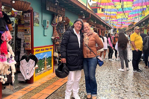 Guatapé: Boat Tour, Peñol Rock & Colorful Town with Meals