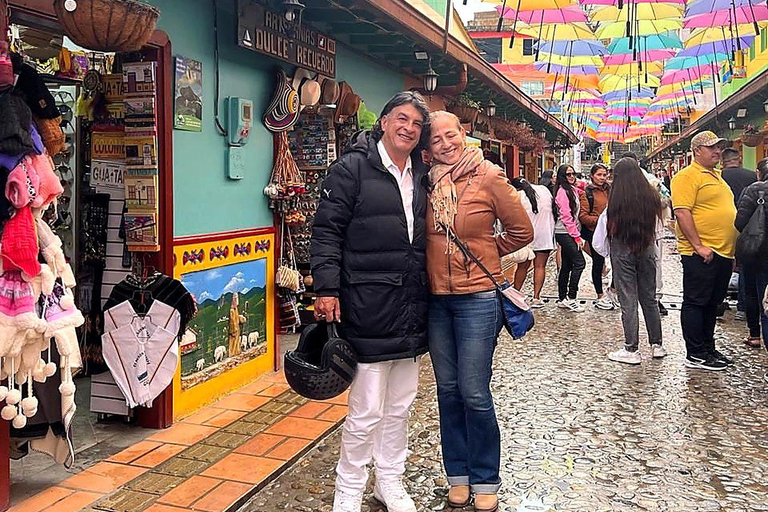 Guatapé: Boat Tour, Peñol Rock & Colorful Town with Meals