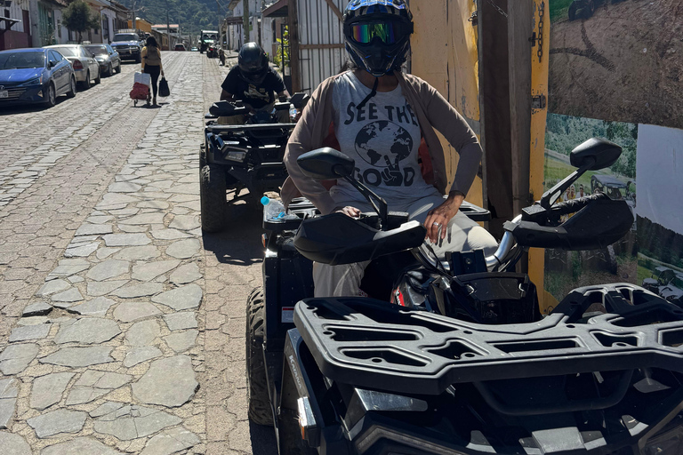 Ruta de flores: Salto Malacatiupan, Ataco e Apaneca TourRuta de flores: Tour del Salto Malacatiupan, Ataco e Apaneca