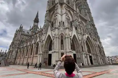 Quito City and Middle of the World Tour+Birdwatching Tour