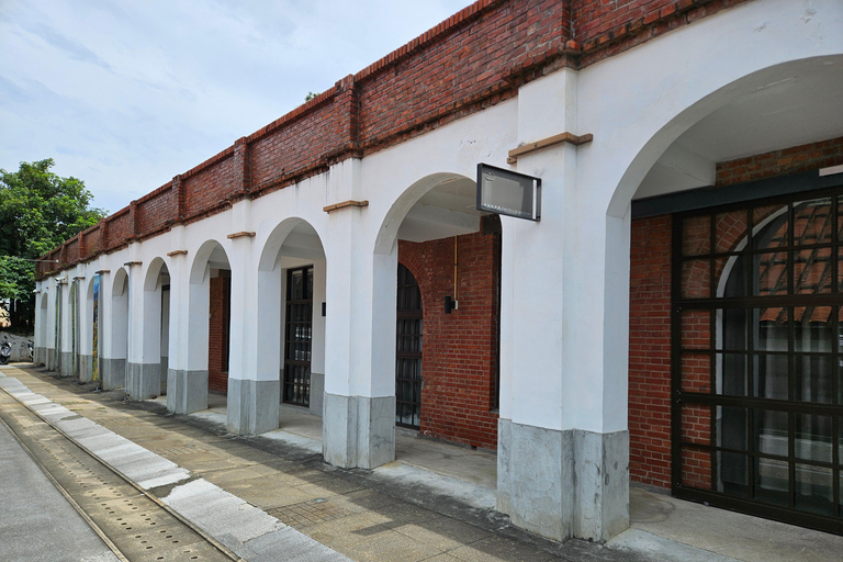 Tamsui: Historic Landmarks and Riverside Morning Tour Small-Group Tour Only