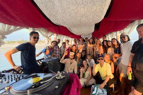 Vientiane: Mekong River Sunset Cruise with Snacks & Drinks