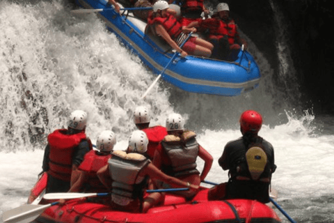 Z San Cristóbal: 4-dniowa wycieczka po dżungli i raftingDomek w dżungli ze wspólną łazienką