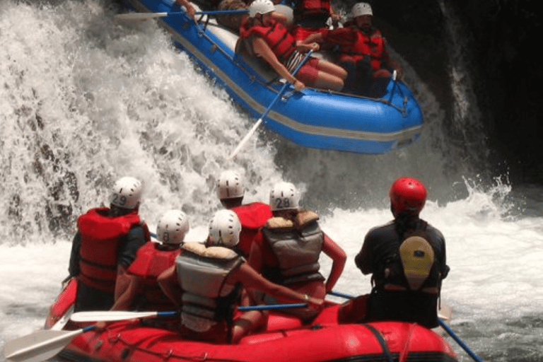 Z San Cristóbal: 4-dniowa wycieczka po dżungli i raftingDomek w dżungli ze wspólną łazienką