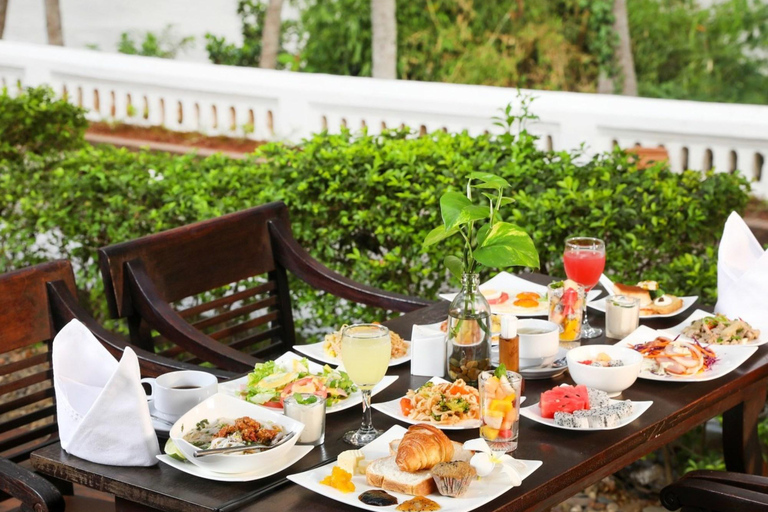 Luang Prabang: Alms Giving Ceremony & Breakfast