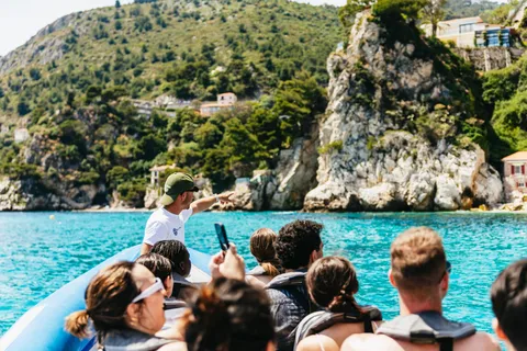 Nizza: Grotte di Mala, Villefranche e tour in barca per lo snorkeling