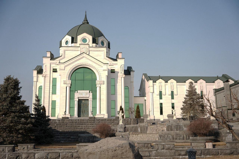 Yerevan: Lake Sevan Gourmet Day Trip with Tastings and Lunch