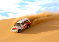 De Abu Dhabi, Dune Bashing Desert Safari - Hizvo