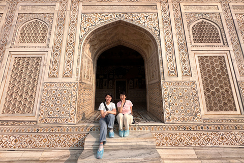 Taj Mahal: Sunrise Tour z DelhiPrywatna wycieczka z opłatą za pomnik