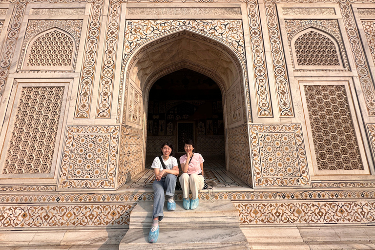 Taj Mahal: Sunrise Tour z DelhiPrywatna wycieczka z opłatą za pomnik