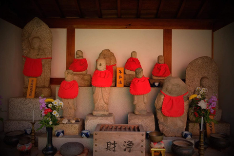 Nagoya: Create your own Kakejiku(Hanging scroll) at Temple