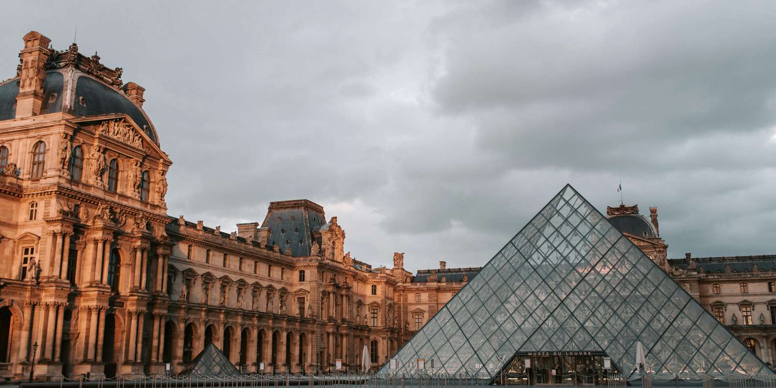 Paris: Louvre Masterpieces Private Tour with Reserved Entry