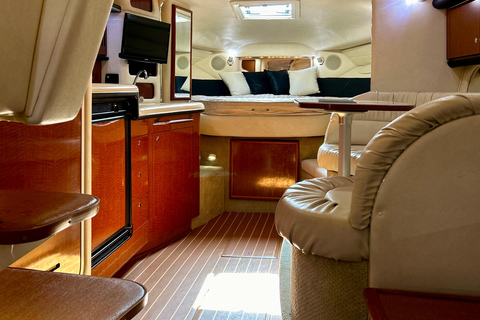 Excursión de 2 horas en yate panorámico y sereno por Miami con champán