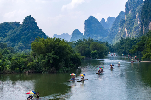 Yangshuo dévoilée : vue sur le karst, dérive en bambou et coucher de soleil en trainGuide pour les autres langues
