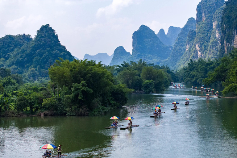 Yangshuo dévoilée : vue sur le karst, dérive en bambou et coucher de soleil en trainGuide pour les autres langues