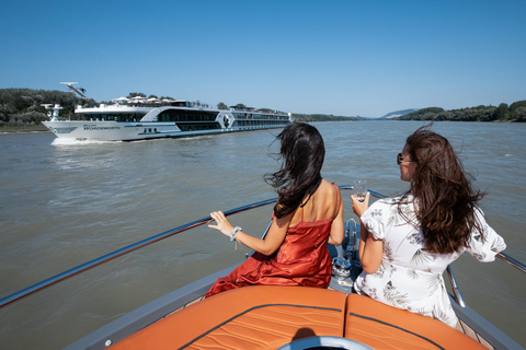 Wien: Exklusive Yachttour auf der DonauWien Zentrum Tour auf dem Wasser