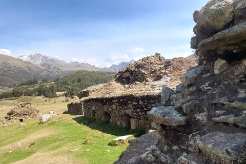Laguna Rocutuyoc and Honkopampa Ruins Private Service