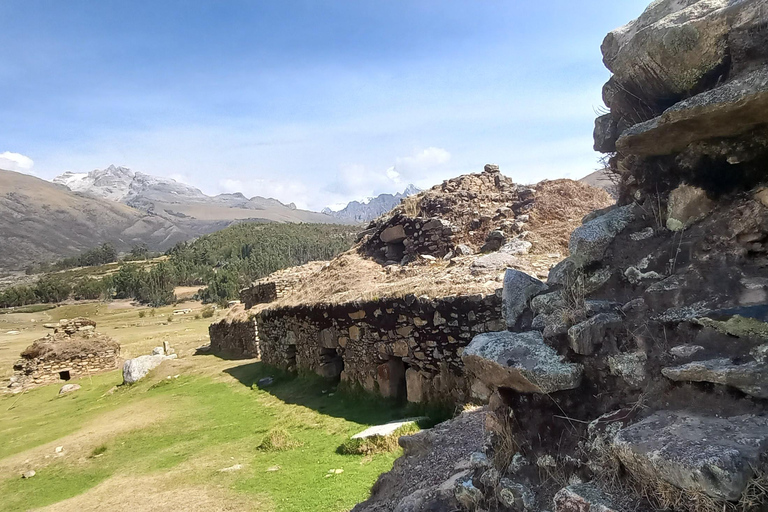 Laguna Rocutuyoc and Honkopampa Ruins Private Service