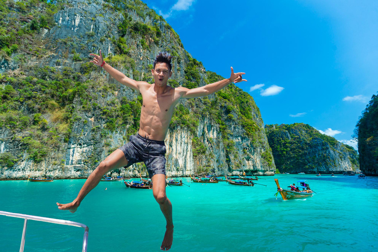 Phuket: Phi Phi Islands Yacht Cruise with Thai Longtail Boat FD1 Phi Phi Tour – Excluding National Park Fee