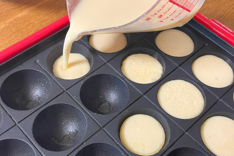 Nagoya: Let's have fun making the very popular takoyaki!