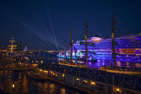 Hamburg: Ljus- och fyrverkerishow Port Aniversary från båtErfarenhet av pråmar