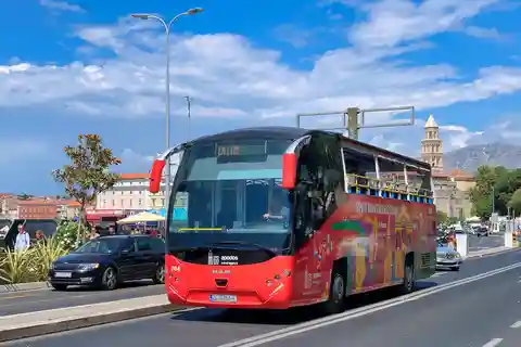 Excursão panorâmica aberta de autocarro + excursão a pé guiada em 8 línguas