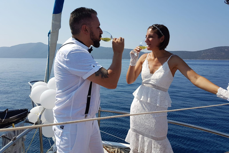 Bodrum: Romantic Wedding Proposal with optional Photoshoot Motoryacht Option