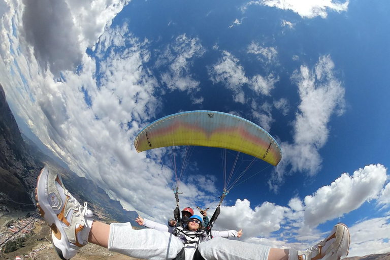 Lima: vuelo en parapente sobre la Costa Verde Peru: Tandem Paragliding Flight with Pilot