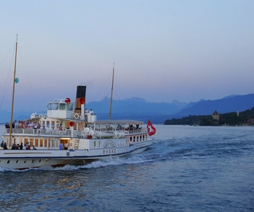 Genève: Grand Cruise på Genèvesjøen om kvelden