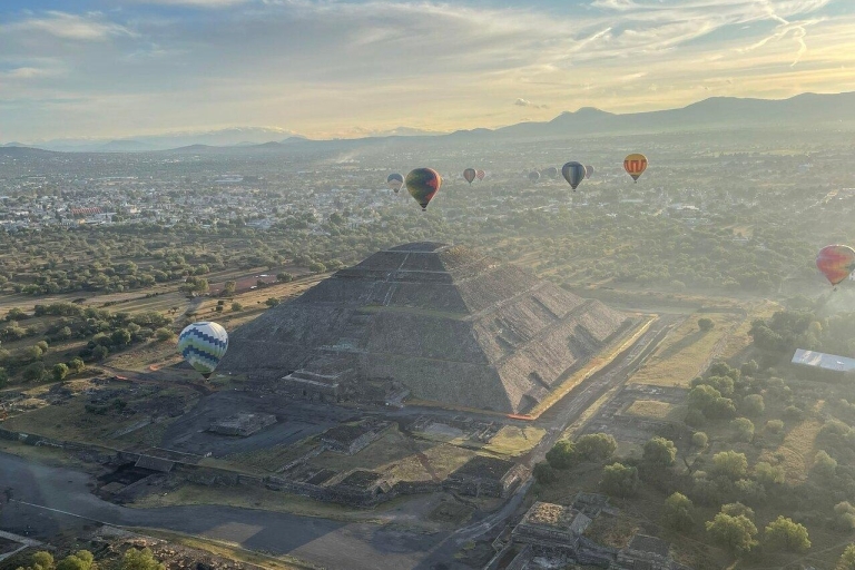 Teotihuacan : Vol en ballon avec petit-déjeuner dans une grotte naturelleVol en montgolfière sans petit-déjeuner ni transport