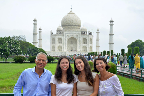 From Delhi: 2-Day Agra and Fatehpur Sikri Tour with TrainAccommodation in 5 Star Hotel