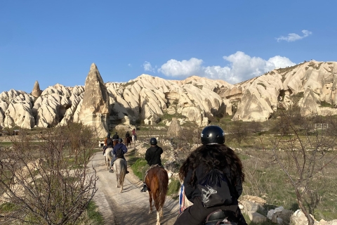 Excursión a caballo al galope de 4 horas por Capadocia