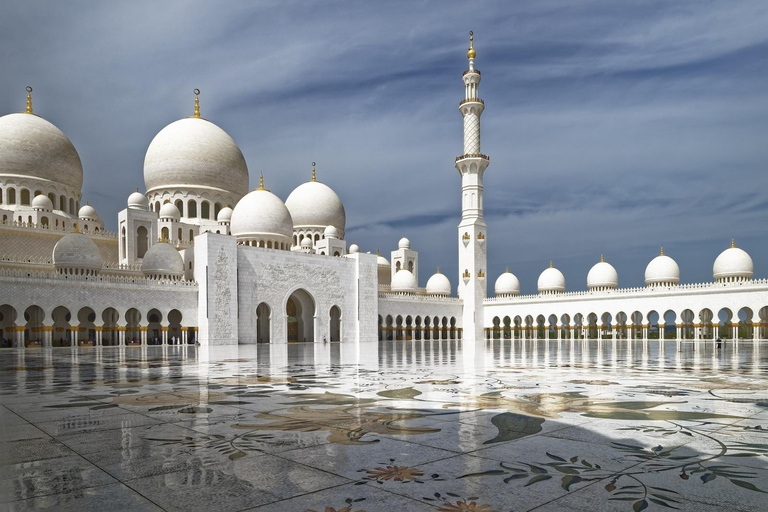 Private Abu Dhabi City Tour from Dubai & Sheikh Zayed Mosque This tour option includes a German-speaking tour guide