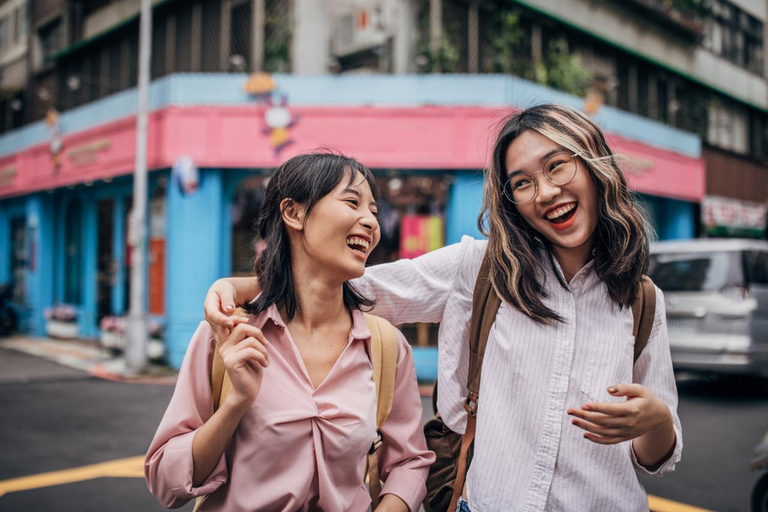 Taipei: Private Photoshoot at Iconic Landmarks Premium: 50 photos | 60 mins