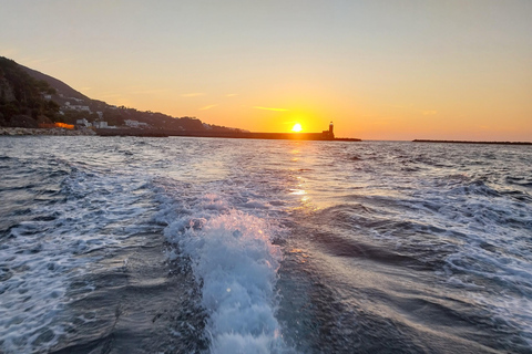 Procida : Excursion en bateau privé avec vue sur la mer et plongée en apnéeProcida Vue sur la mer