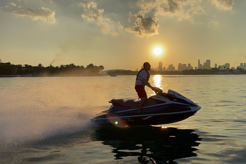 Location de Jet Ski à Miami Beach pour une personne : 1 heureLocation de jet-ski à Miami Beach pour une personne : parcourez la baie !