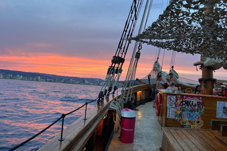 Palamós: Bootstour bei Sonnenuntergang mit einem Glas Cava