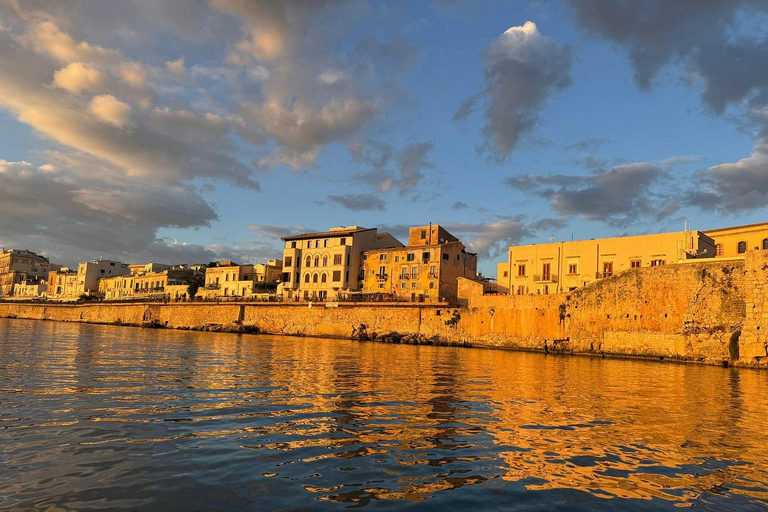 Syracuse: Ortigia Island and Sea Caves Boat Tour