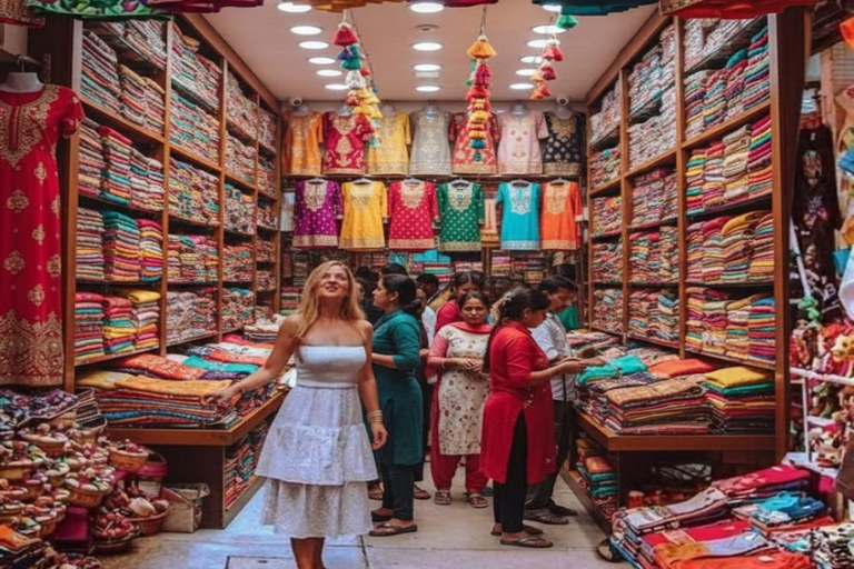 Delhi: Guided Shopping Tour Experience With Female Guide Delhi: Full-Day Private Shopping Tour with Female Guide