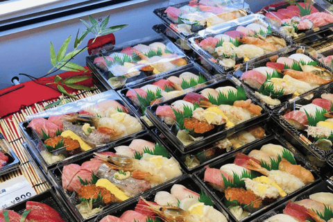 Tokyo: Ginza Walking Tour with Local Guide