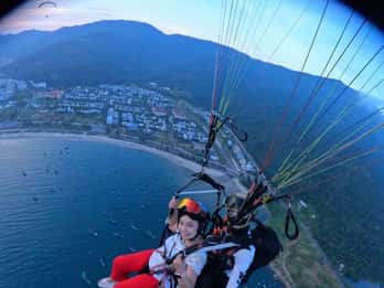 Tour privato dello street food di Da Nang con parapendio opzionale